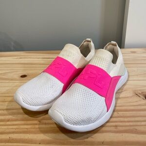 APL SNEAKERS CREAM W/ HOT PINK